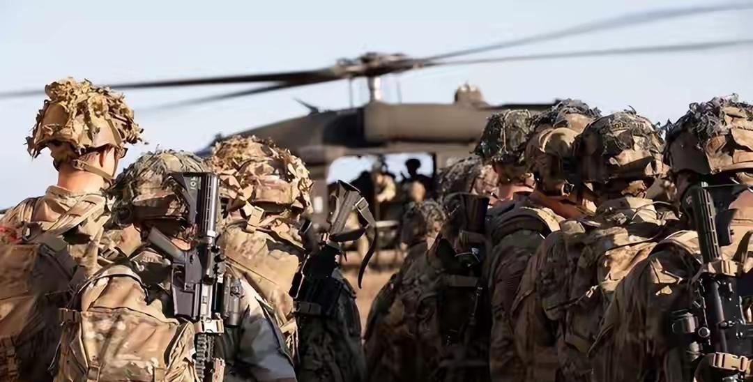 美军第82空降师3000人出兵，危急时刻，伊朗特种兵亮剑56冲和FPV