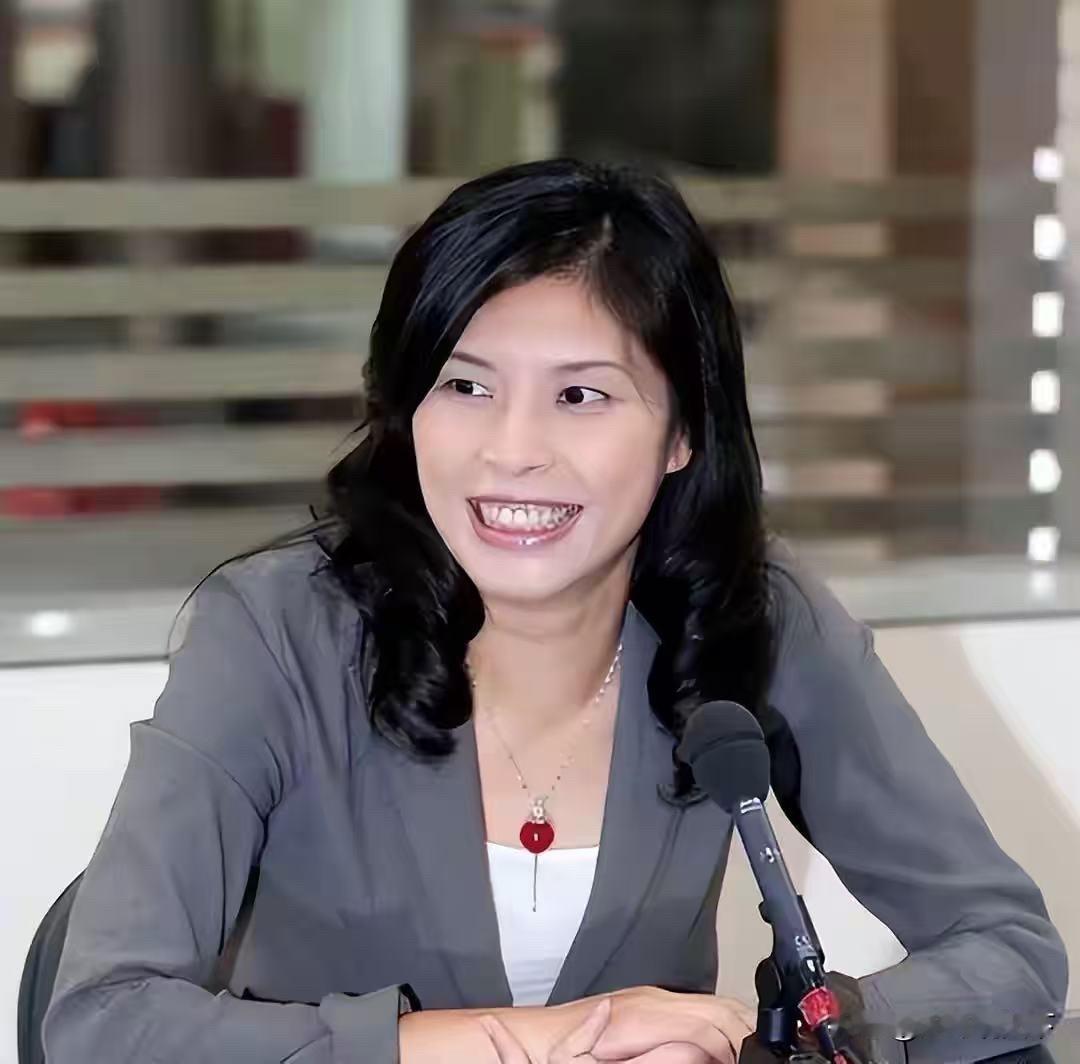 这才是真正的战神，就算韩国瑜卢秀燕侯友宜合体，也比不上郑丽文

郑丽文口才炸裂底