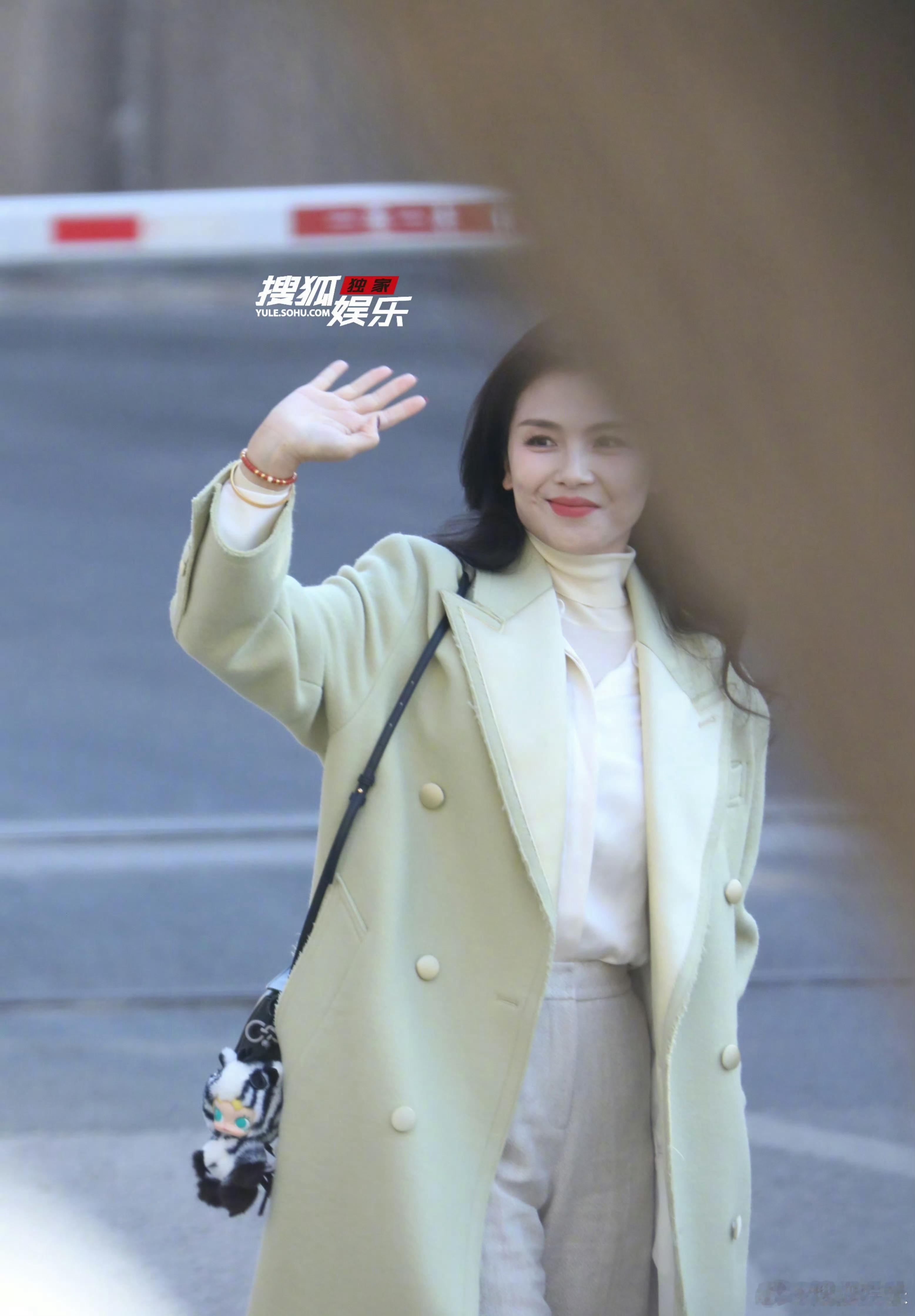 央视马年春晚第三次联排阵容期待刘涛九登春晚去年演唱的《万年吉祥》收视率峰值39.