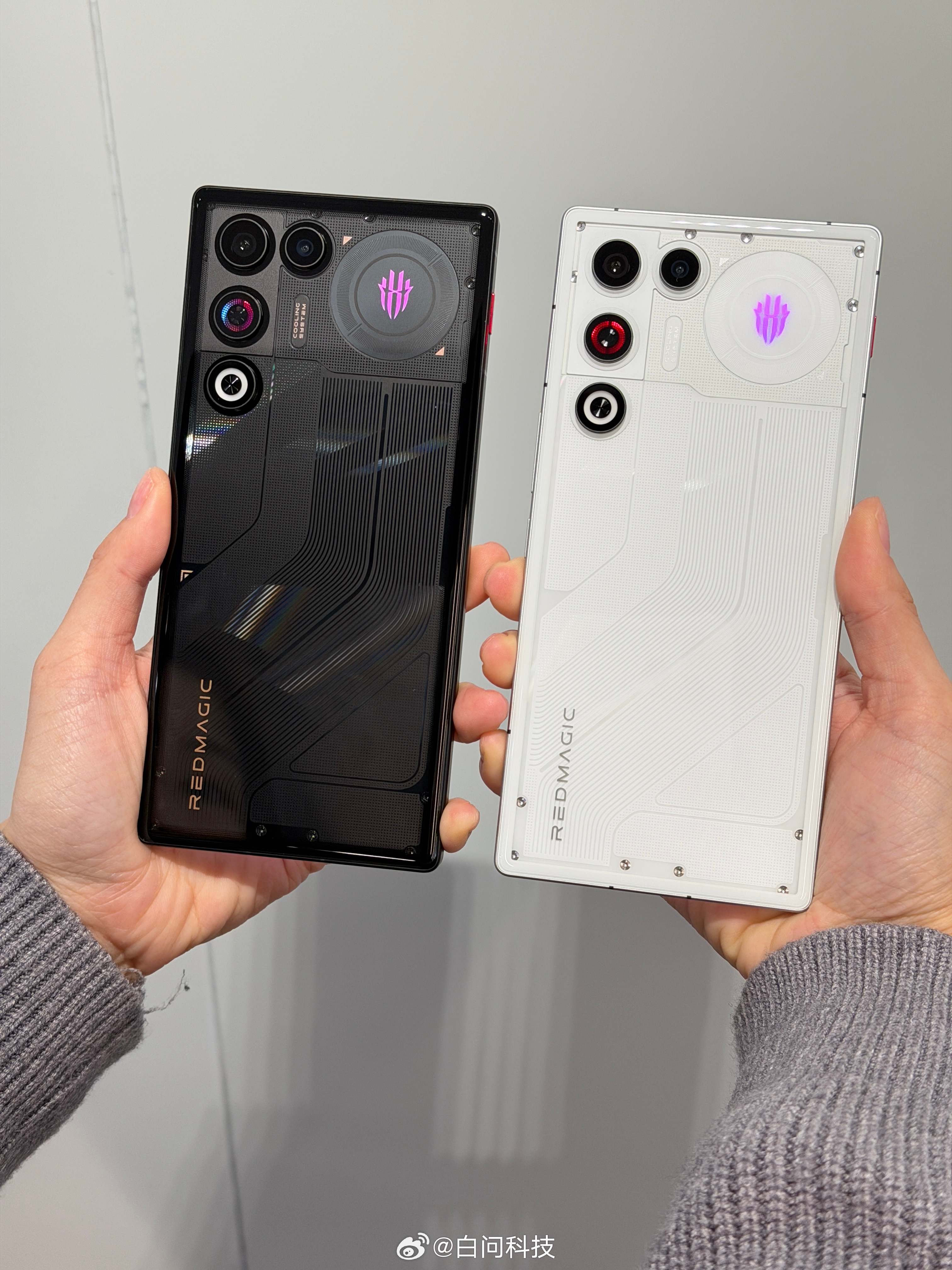 红魔11Air真机上手透明设计 黑白两色大家觉得哪个色好看？ 