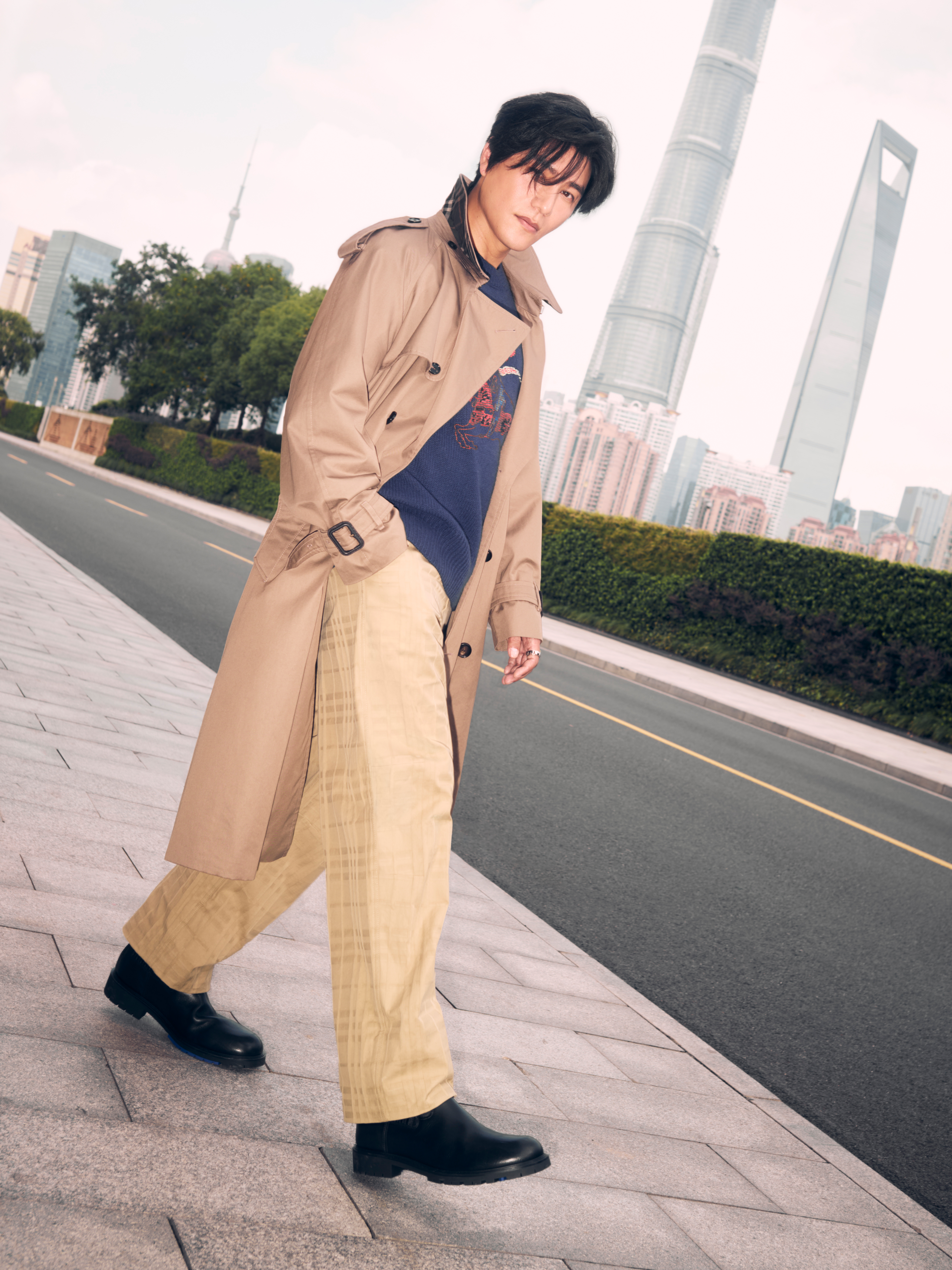 品牌代言人陈坤 汤唯 吴磊，品牌大使张婧仪共同出镜Burberry新年广告