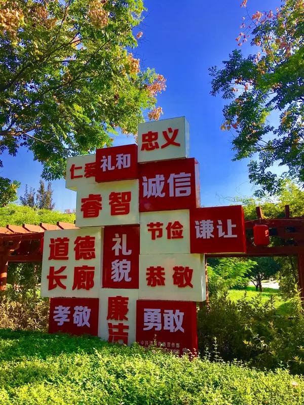 要说用一个字说明山东人的特点，我选“义”。
山东古为齐鲁之地，鲁人忠厚直爽、讲义