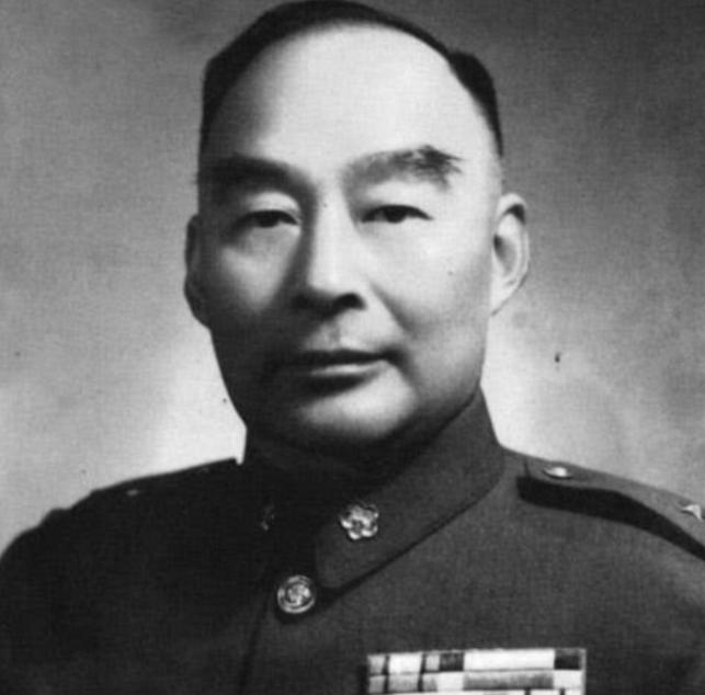1936年，胡宗南爱上了黄鹤云，听说她已有丈夫时，胡宗南给了她1000大洋，说：