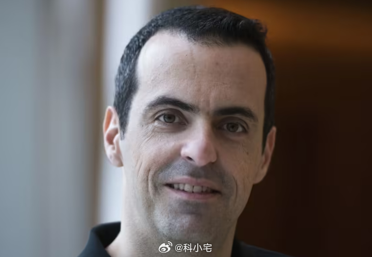 前小米全球副总裁雨果巴拉回归 Meta ，这位就是著名鬼畜视频“ R U OK”