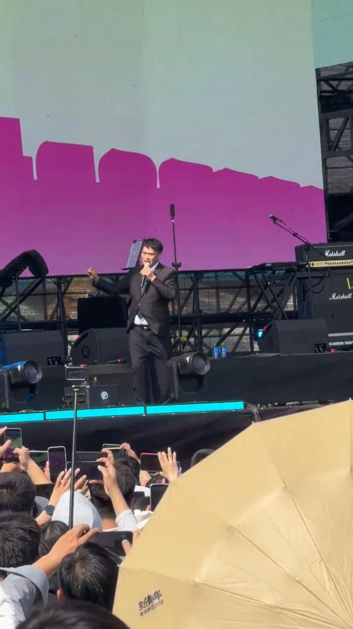 滚滚长江东逝水，兰博特。