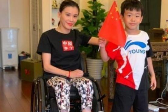 瘫痪的体操名将桑兰现状，2013年嫁给身价千万的富豪丈夫，婚后被丈夫和儿子宠上天