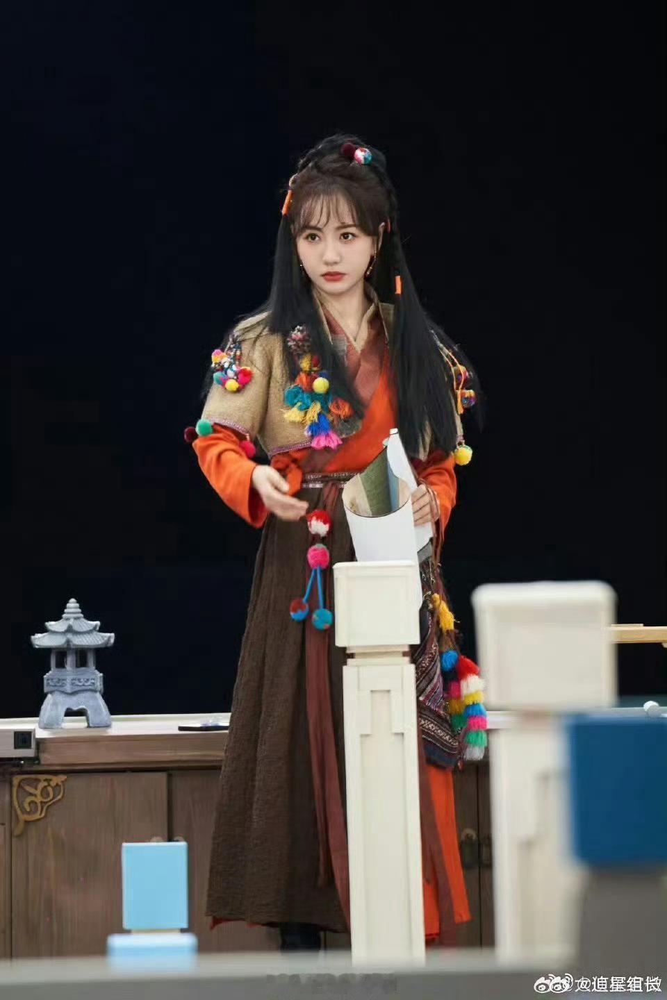 #杨蓉多巴胺穿搭#杨蓉在《大侦探》中的多巴胺丐帮帮主造型，杨蓉 ： 丐帮高手蓉小