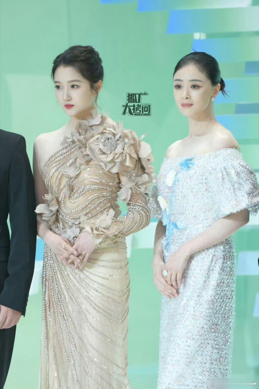 关晓彤妆造正确 这次用心了，衣服妆化都没有失手，盘靓条顺大美女就得这么穿 ​​​