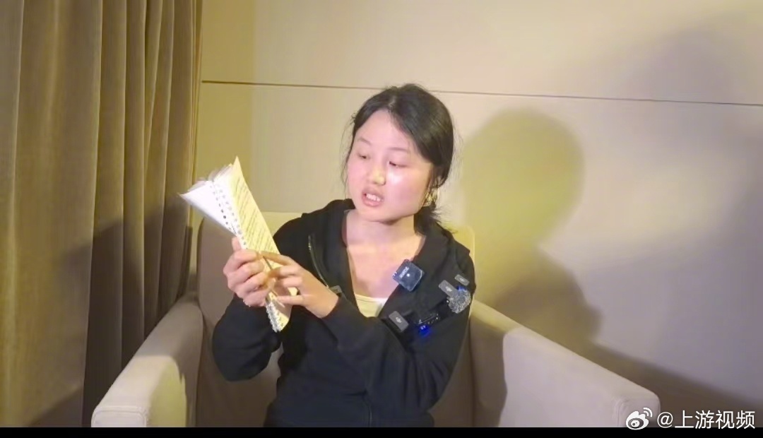 【#男童被虐致死案庭审证据曝光#】#3岁男童被生父女友摔踹抽耳光#4月21日，3