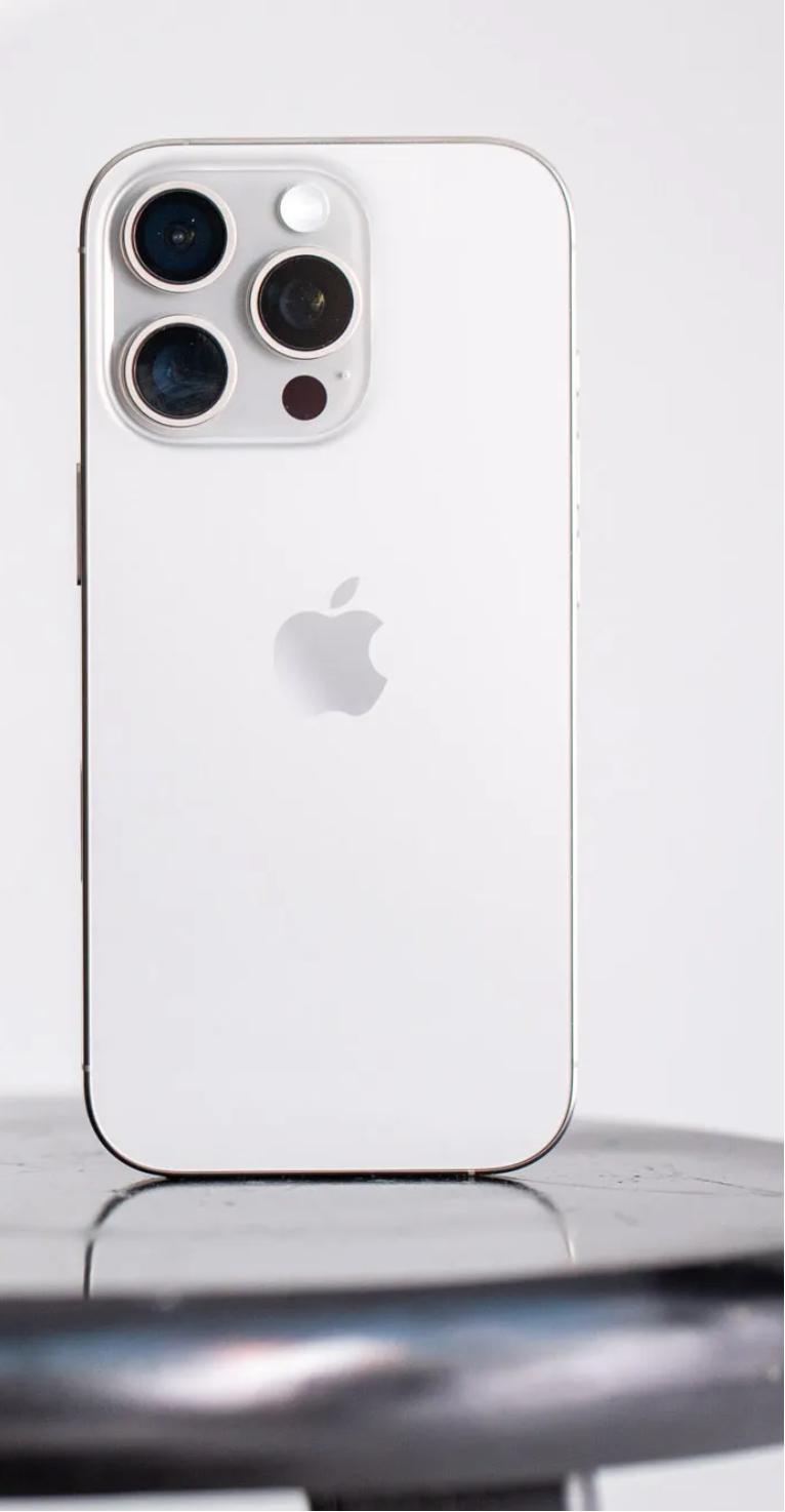 图1：iPhone 16 Pro
图2：iPhone 17 Pro

哪个长的好