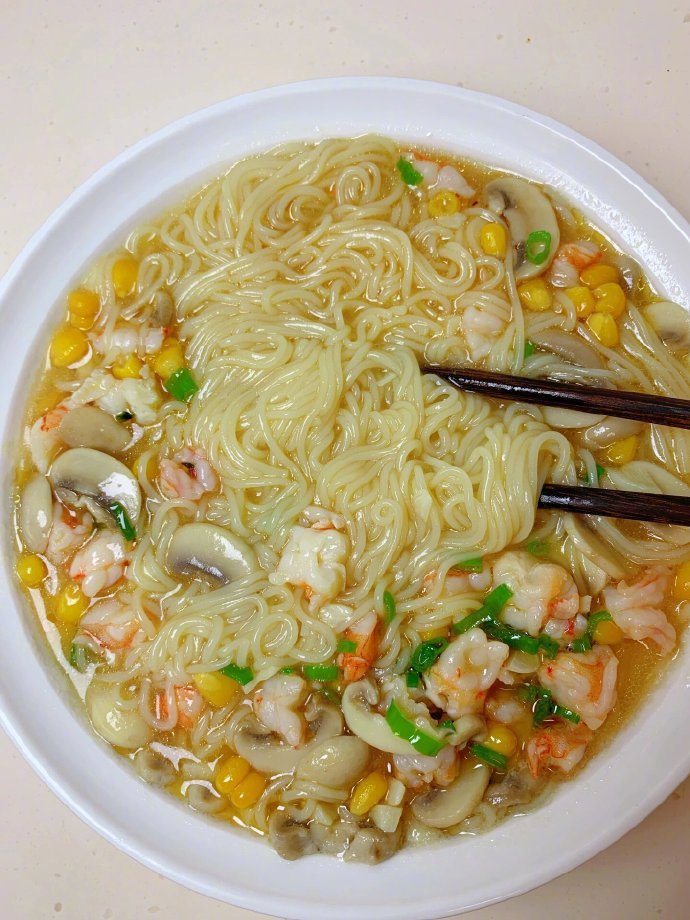 家人们谁懂啊...已经连续吃四晚了还不腻🍜 ​​​