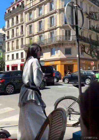 李佳琦张予曦赵昭仪凑不出驾照李佳琦、张予曦、赵昭仪这波“无照骑行”太有梗了！出发