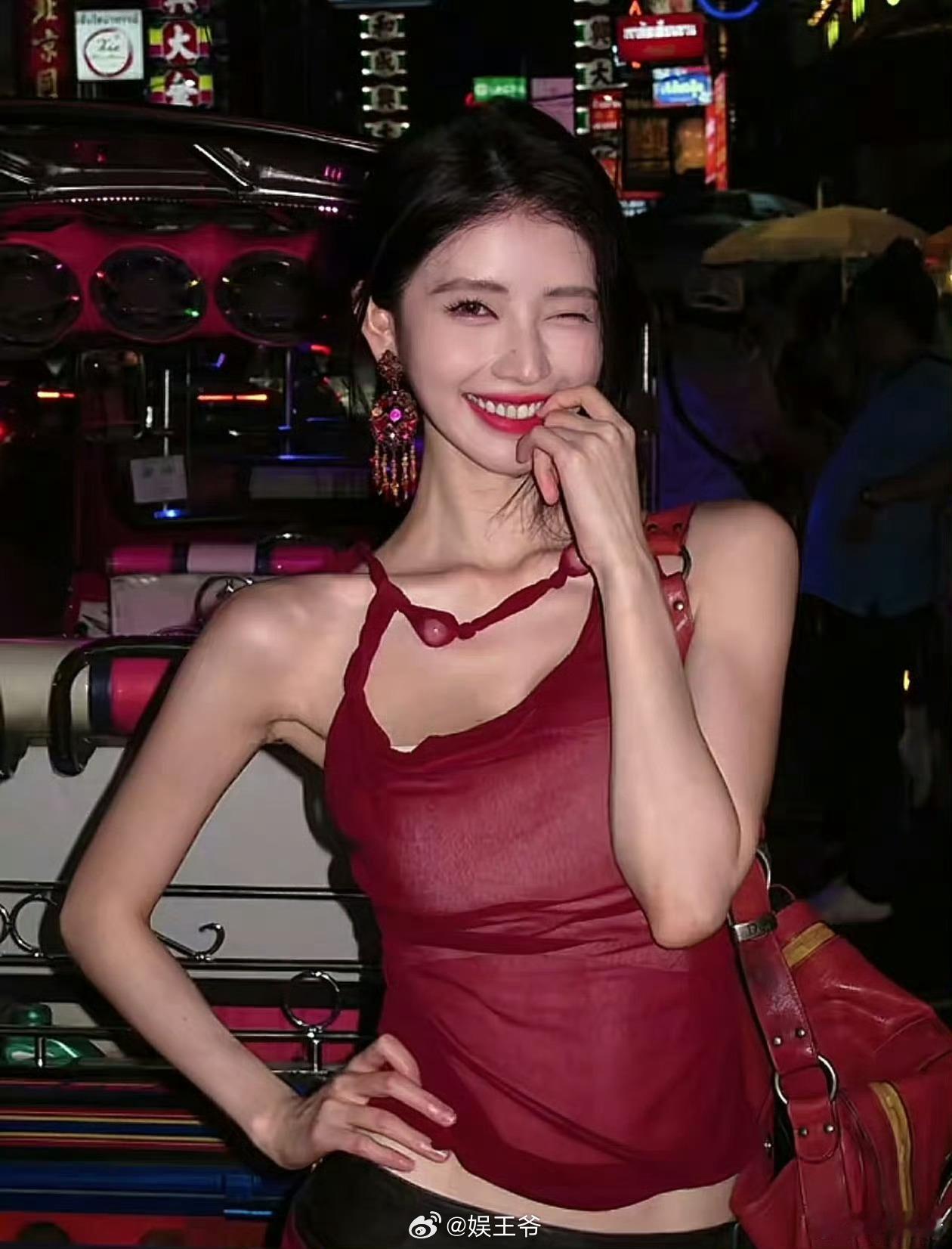 方圆目前是单身状态方圆请大家尊重一下我的私生活  方圆回应与男网红恋情 