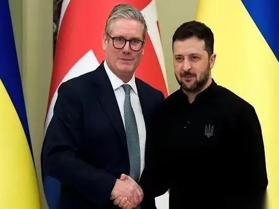 英国坐不住了，在看到欧盟给乌克兰进行了900亿欧元的贷款之后，英国也是让国王查理