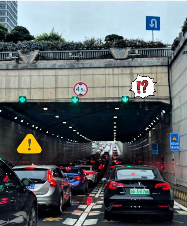 睡了一觉，
交强险规则就改了。

以前不管你车技怎么样，统一都交950。

可从