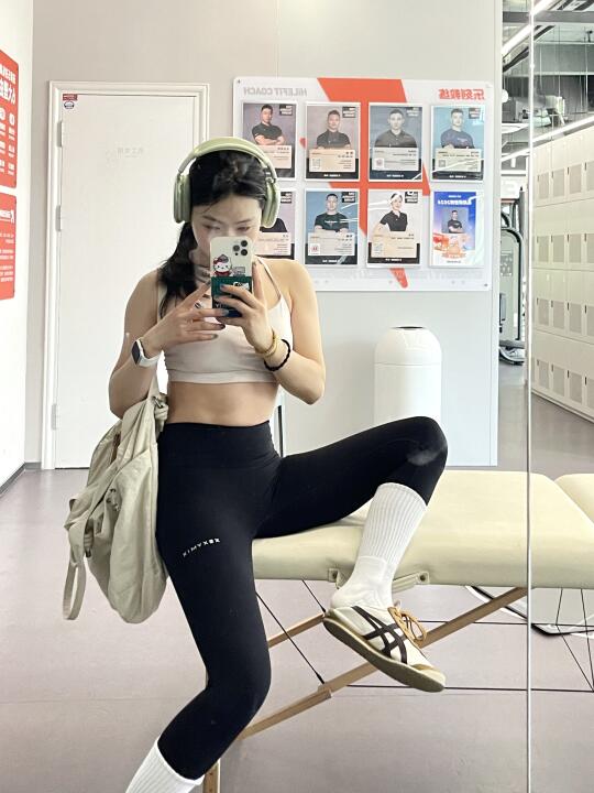 去健身吧 反正肌肉是真的难练