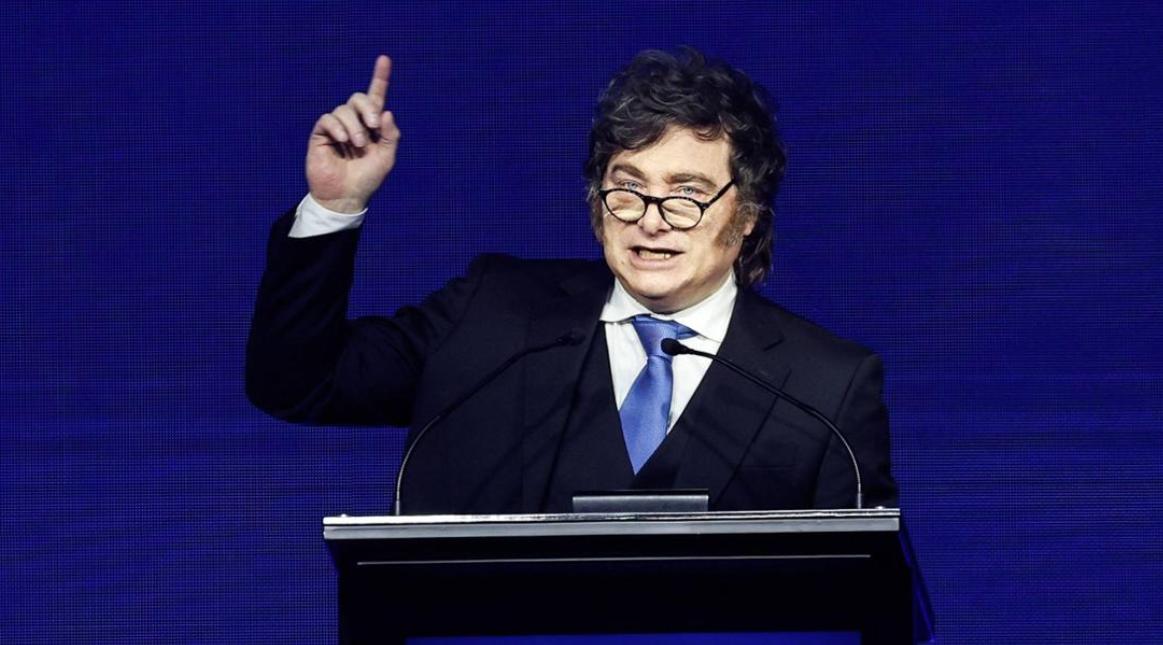 米莱拿香港质问英国！既然当年能把香港归还给中国，那为什么不能把马尔维纳斯群岛还给