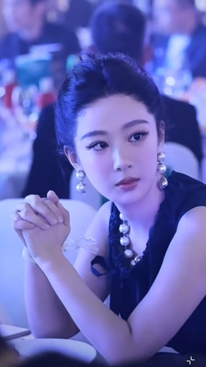 杨幂 杨紫 两位白玉兰视后提名获得者白玉兰晚宴内场图 白玉兰提名晚宴绿毯