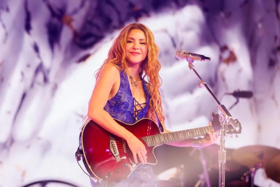 Shakira 【Shakira携手FIFA拨款50万美元援助委内瑞拉震后教育恢