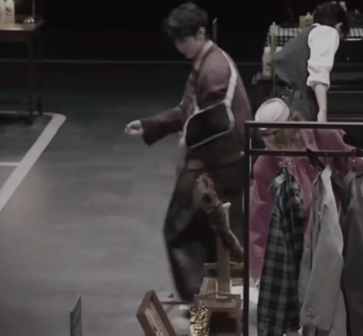 陈哲远无实物表演意识好强陈哲远刻在DNA里的无实物表演 哲远有点太沉浸式了