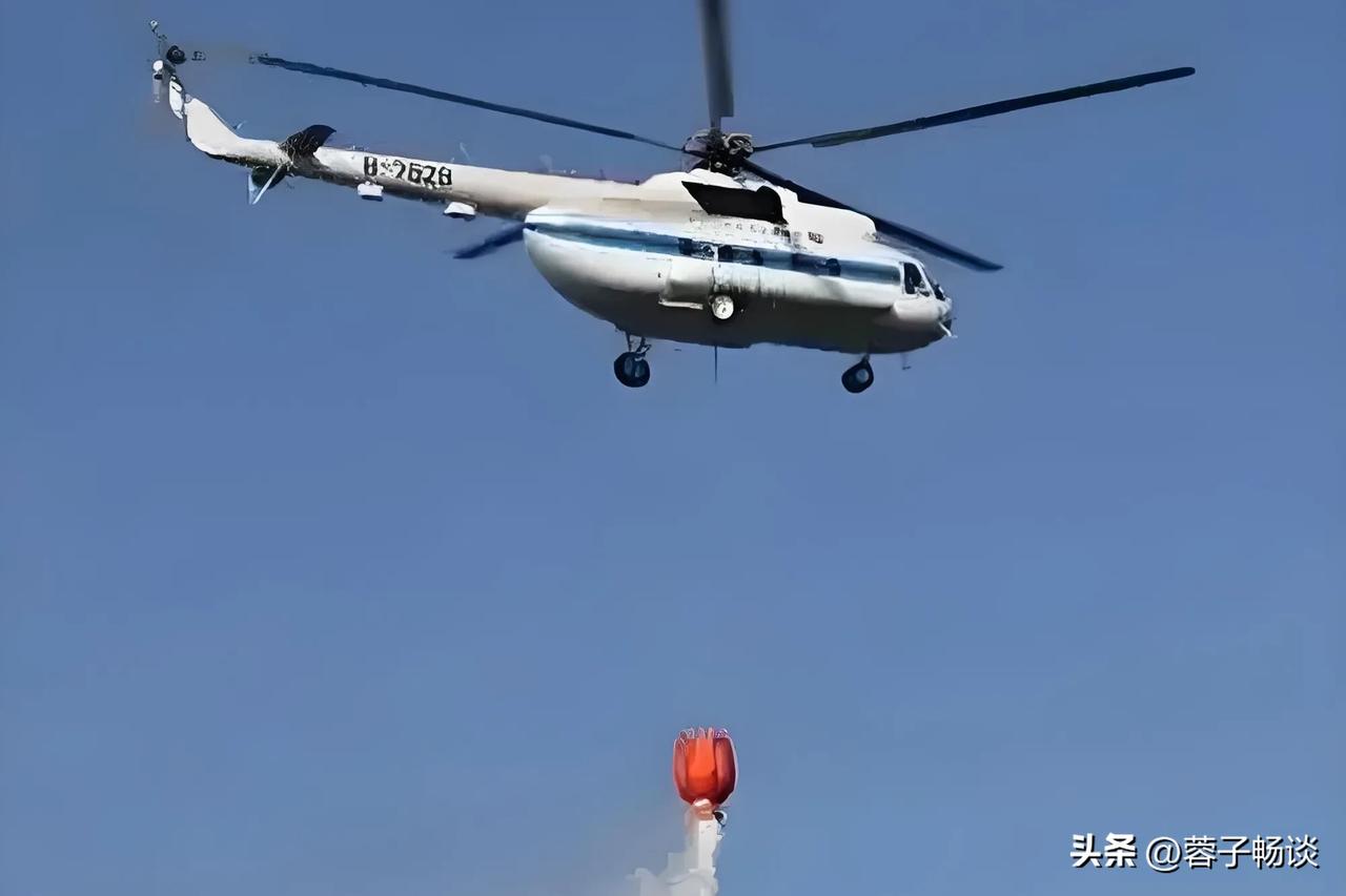 香港大火为何不用直升机？
 
香港大埔宏福苑大火已致128人遇难，这场悲剧引发全