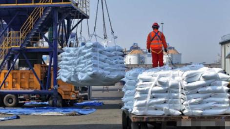 波斯湾石油危机正在放大，中国已经停止了出口化肥，涉及的主要是氮钾复合肥，日本从中