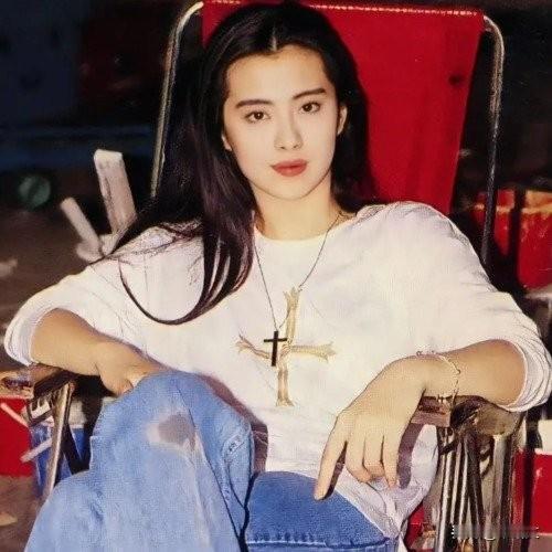 争议拉满！王晶回应32年前言论：王祖贤108cm美腿只长没线条
 
12月7日王