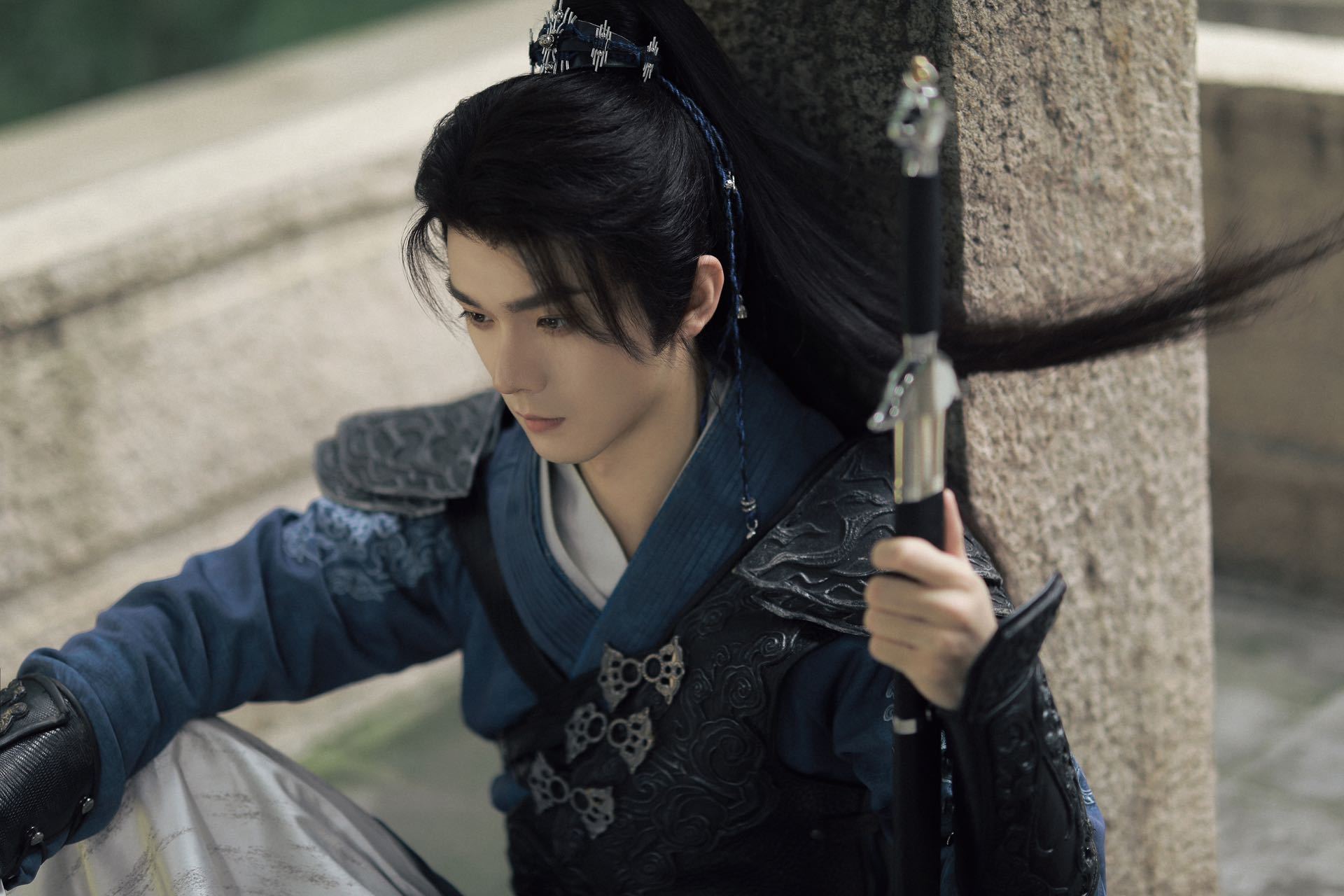 #张宸逍少年将军有脸了# 发现古装帅哥优质股了，张宸逍这组古风大片一秒代入各种古