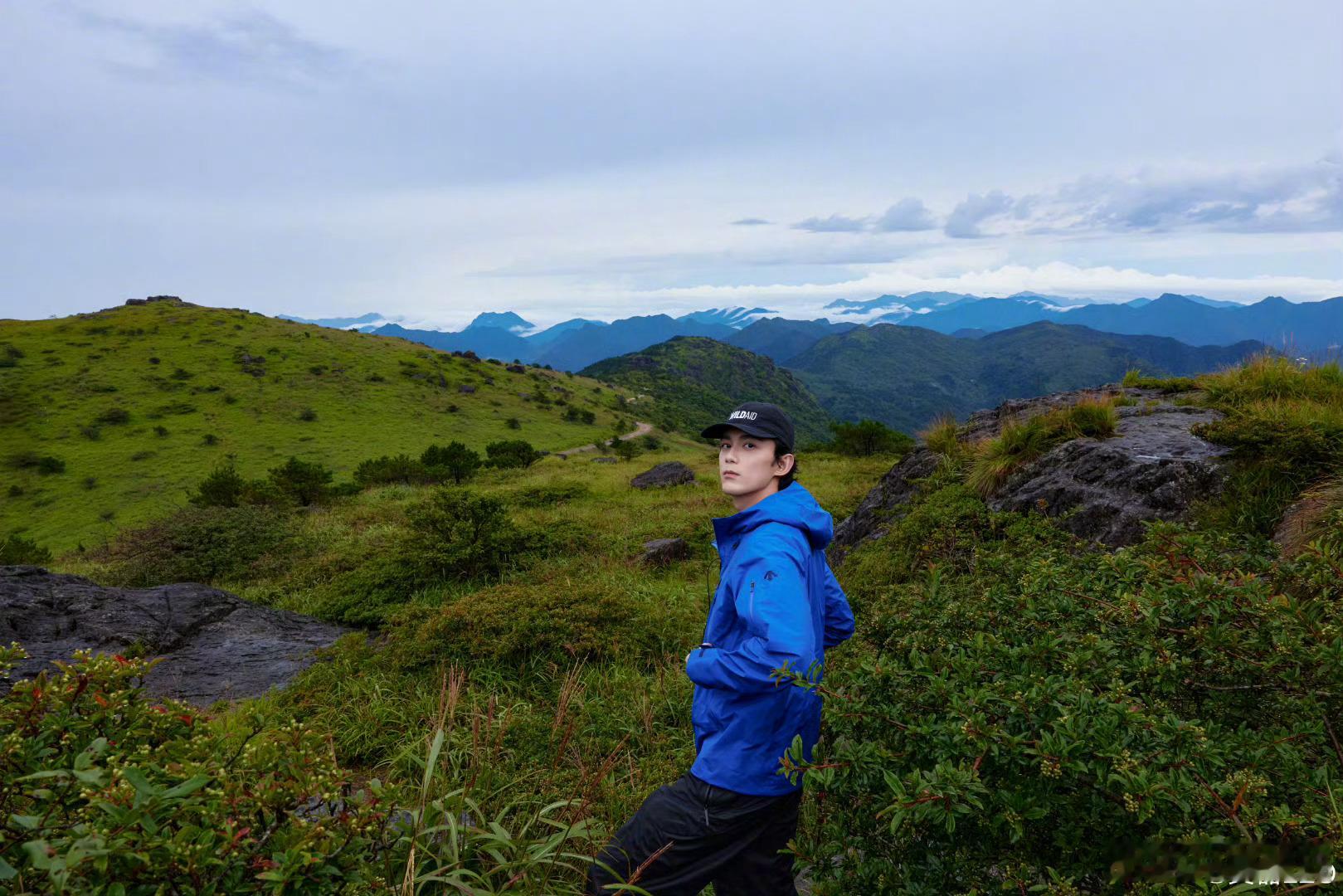 哈哈哈这就是直男拍照么📸 自拍姿势可以玩连连看了