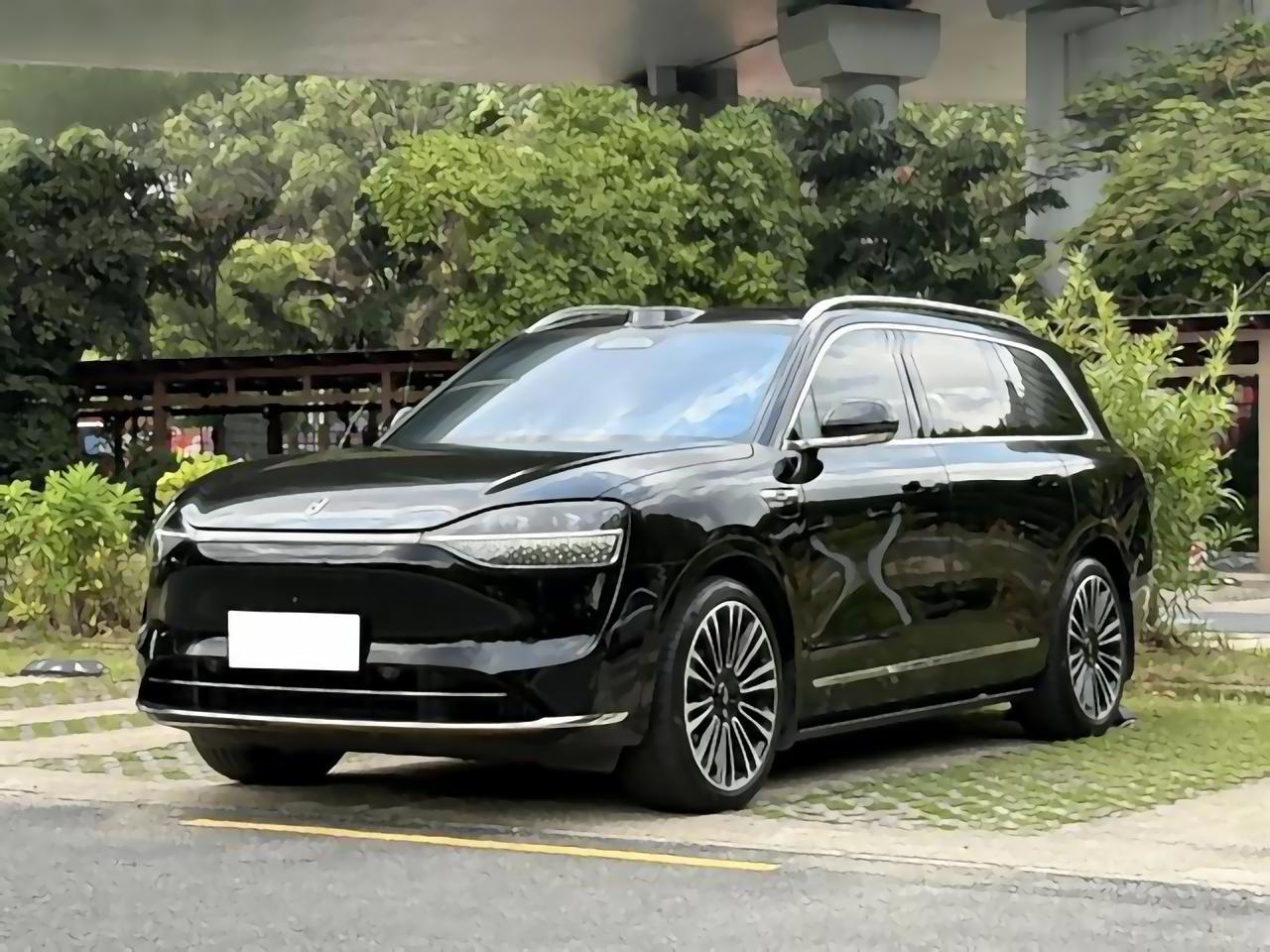 想买二手问界M9一步到位，顶配划算吗？
✨问界M9这车容易让人产生一种冲动：都看