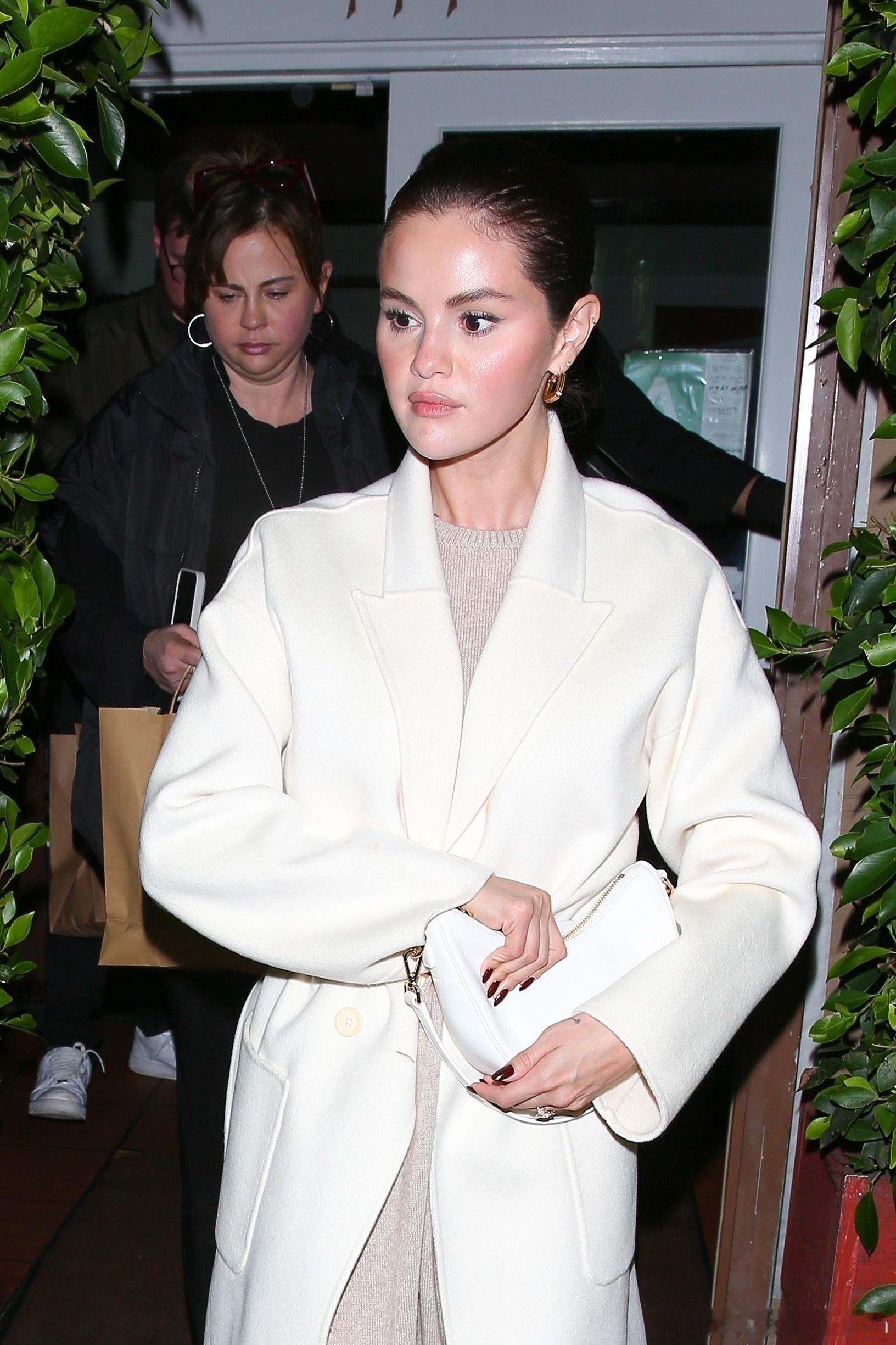 selena gomez赛琳娜戈麦斯在圣莫尼卡外出，和妈妈Mandy聚餐后离开G