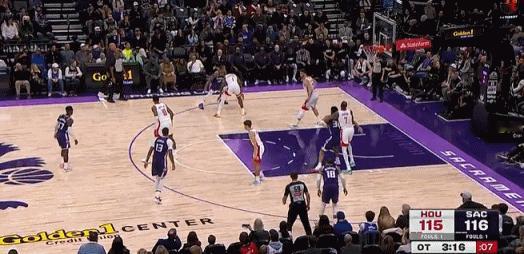 威少，这种球你这么积极的去抢干啥呢？
完全没有意义啊！这傻积极不就是典型的无脑操