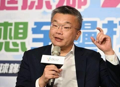 台湾立院前副院长蔡其昌获推举出任民进党立院党团总召。
台湾立院新会期2月24日开