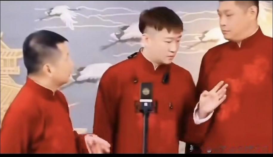 曹云金、何云伟再同框：三个德云社弃徒站C位，被网暴十年反倒二次腾飞！
 
曹云金