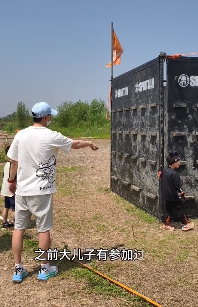 看了又看哥哥也有赛道陪着给弟弟打气[可怜] ​​​