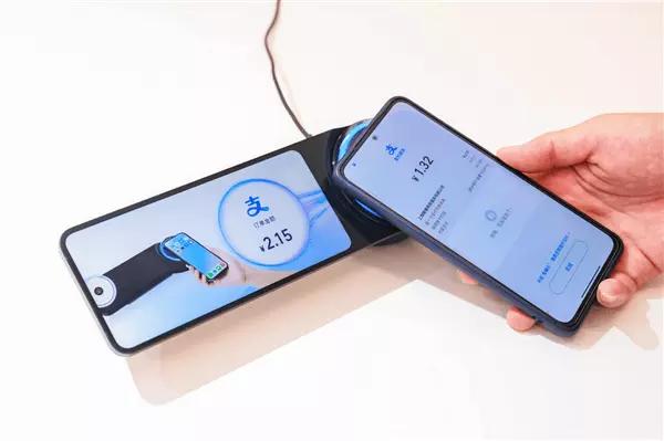 支付宝“碰一下”日付破1亿！原来我们早就离不开这种“懒人便利”
 
谁能想到，现