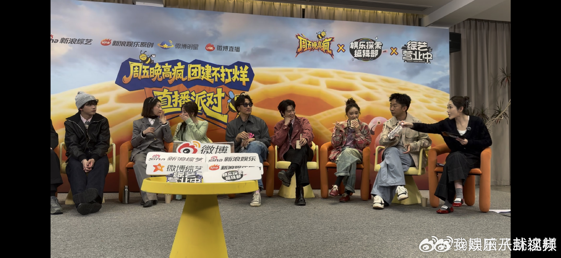 杨迪回应自己当编剧娱乐探索编辑部周五晚高疯不愧是杨迪！直播聊编剧经历超有趣，梗王