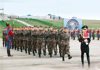 美国将一个连的武装部队偷偷送入蒙古，与蒙古进行军演，中国居然不知情。

最近蒙古