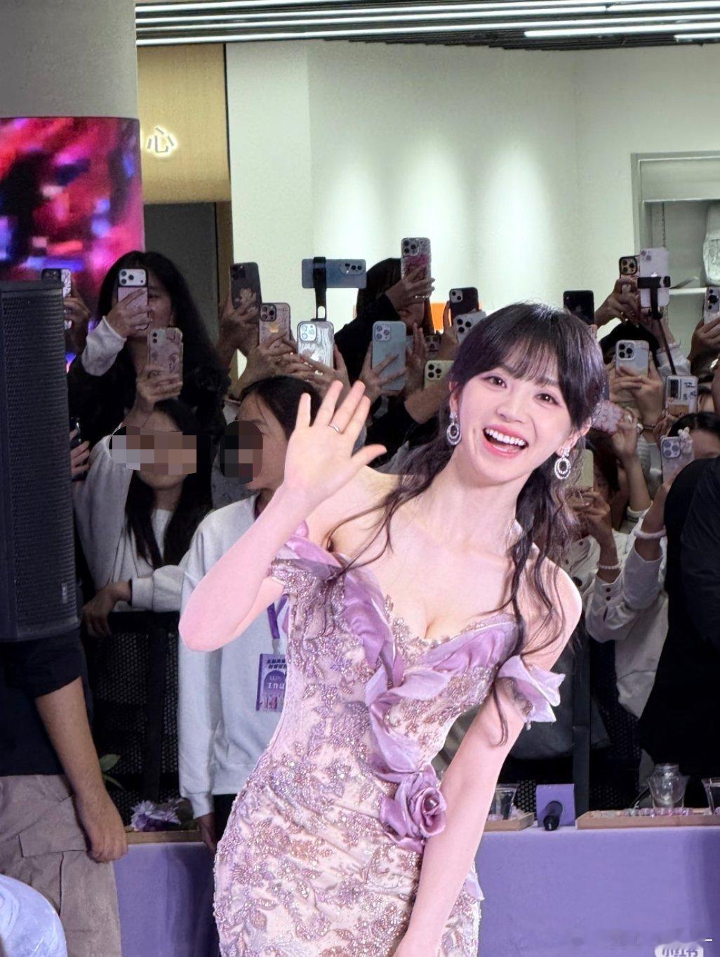 田曦薇，线下活动生图，真甜真好看[爱慕] ​​​