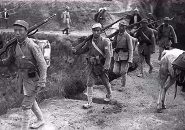 1939年，大地主宗子敬将多名八路军接到家中休养，谁料八路军还没待一会，日军就围