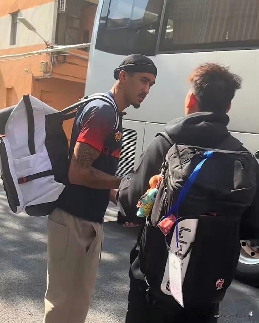 刚打完CBA俱乐部杯小组赛的广东男篮今天回到了东莞基地，他们在武汉取得了3胜1负