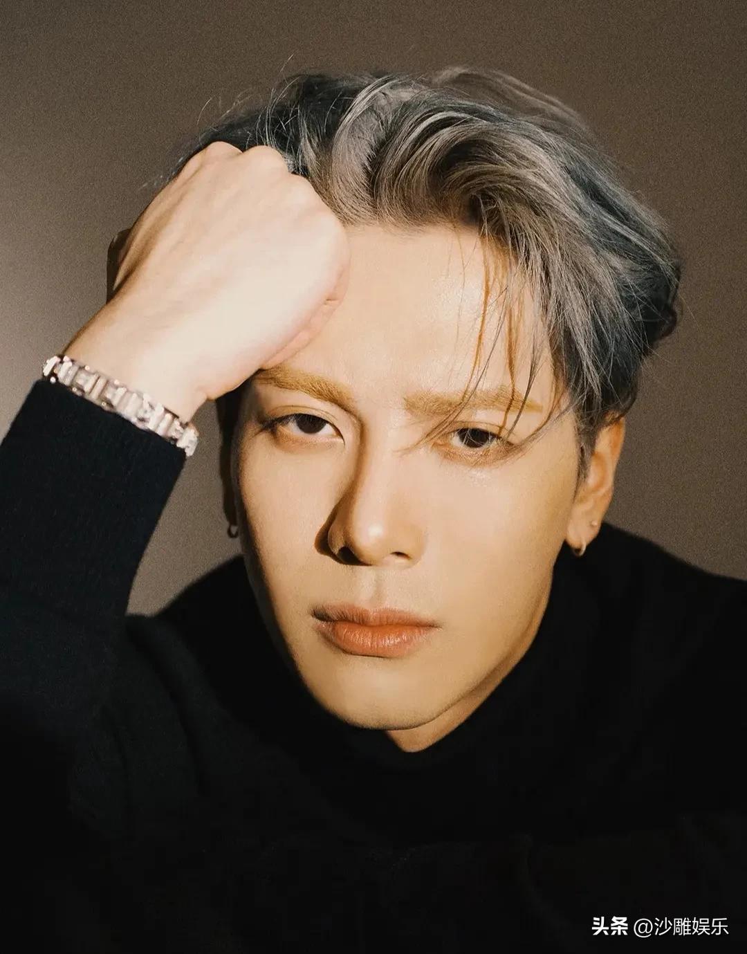 王嘉尔，太让人意外了！

3月28日，王嘉尔在32岁生日这天冲上热搜，不是因为新