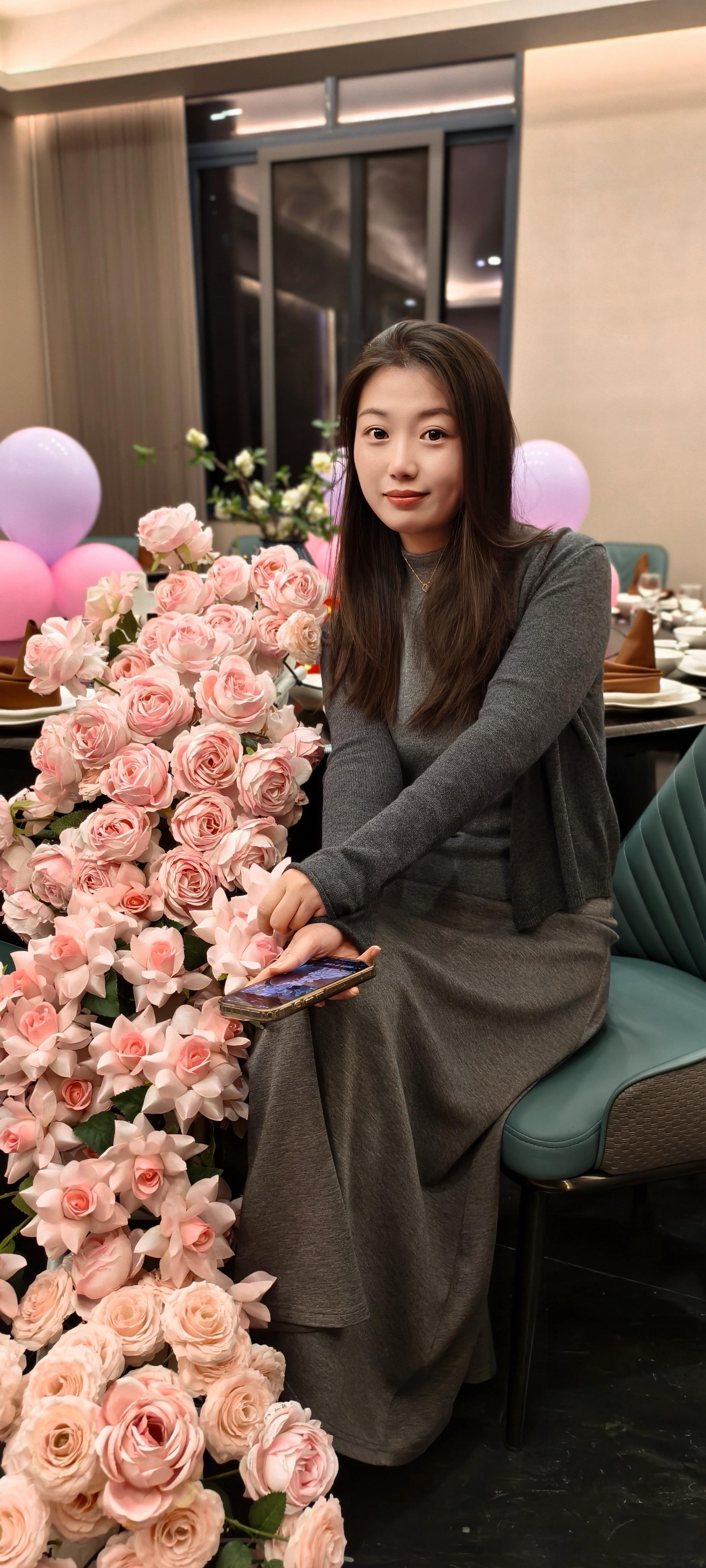 当妈妈的第二年，没有什么特别之处，一如既往，一家人一起吃吃饭🍽️定个...