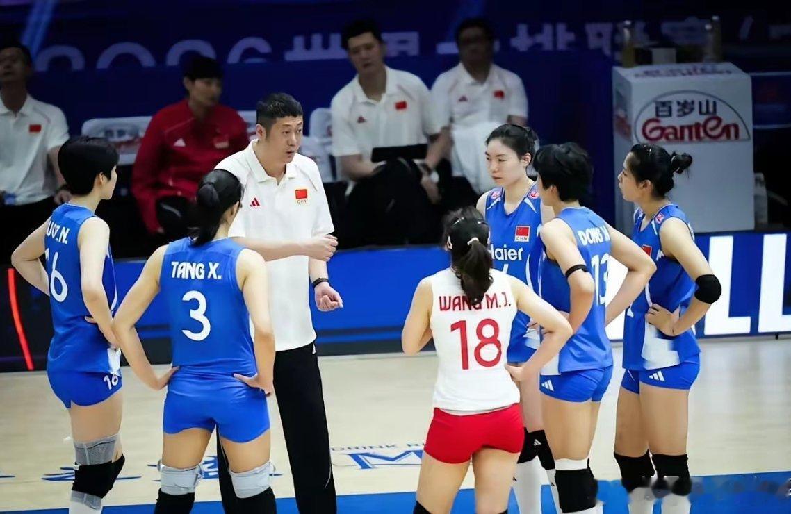 中国女排的情况真是令人惋惜！并非因为她们在0:3不敌捷克女排后连续取得三场胜利，