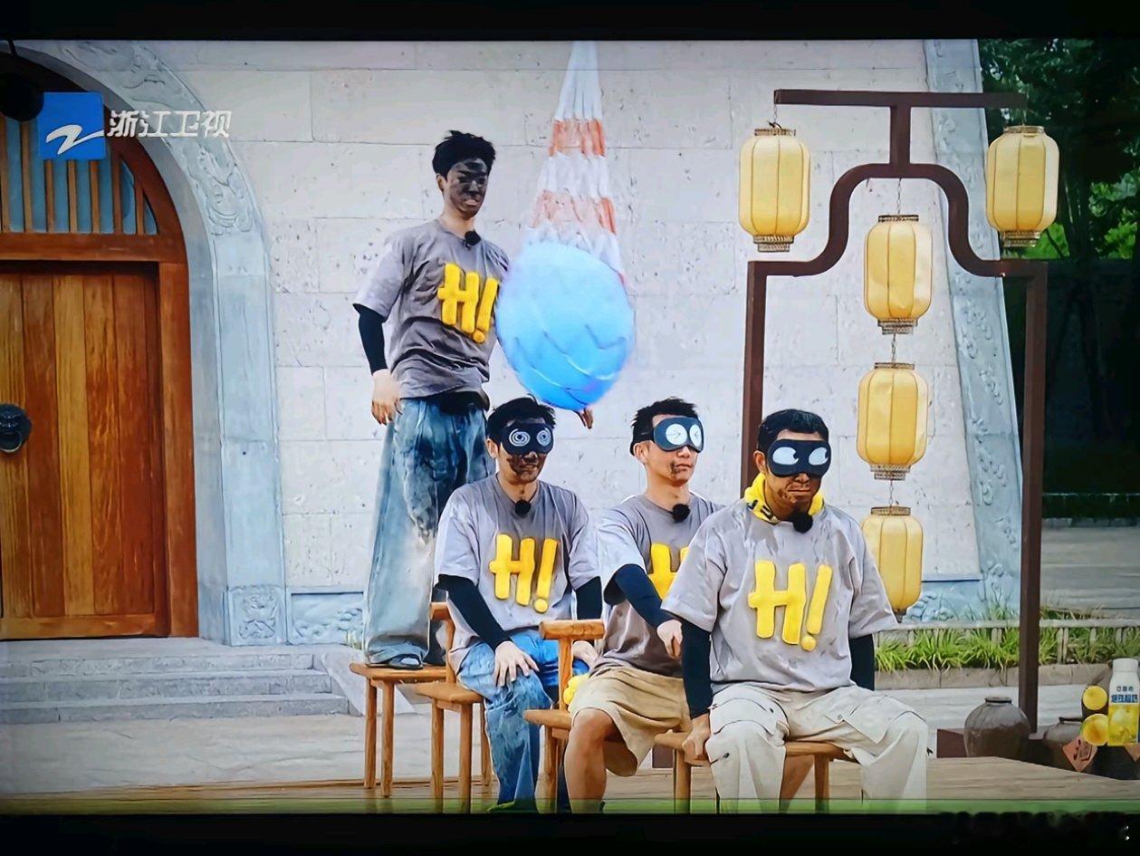 笑死了，这第一个刚还没有完整的后边儿两个人第一个就把他给震烂了。😂😂😂李晨