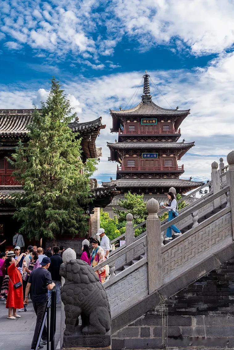 《黑神话  悟空》带火了山西古建旅游，山西古建也成就了《黑神话  悟空》。

山