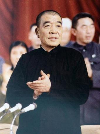 陈永贵当上副总理后，住在钓鱼台国宾馆，但毛主席让他搬出去，不要住在钓鱼台，是什么