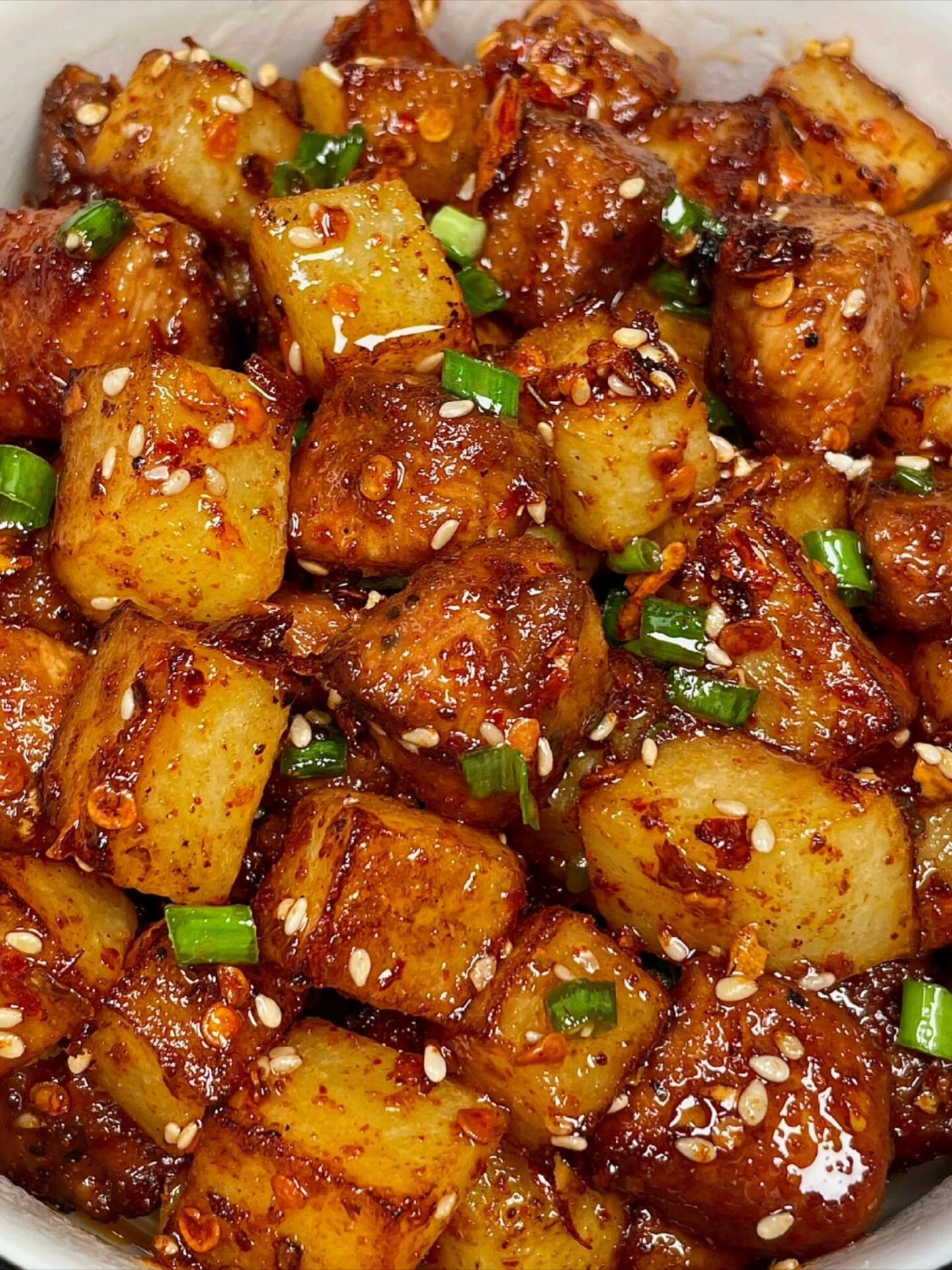 ✨香到邻居敲门！土豆鸡胸肉双脆暴击~🥣鸡胸肉切丁油煎出焦壳！土豆煎出脆边芯软糯