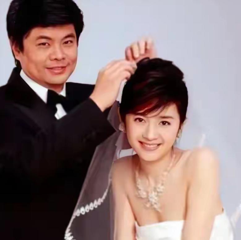 2004年，亿万富翁丁健对妻子说：“给你一个亿，离婚吧，我爱上别人了”，可妻子抱