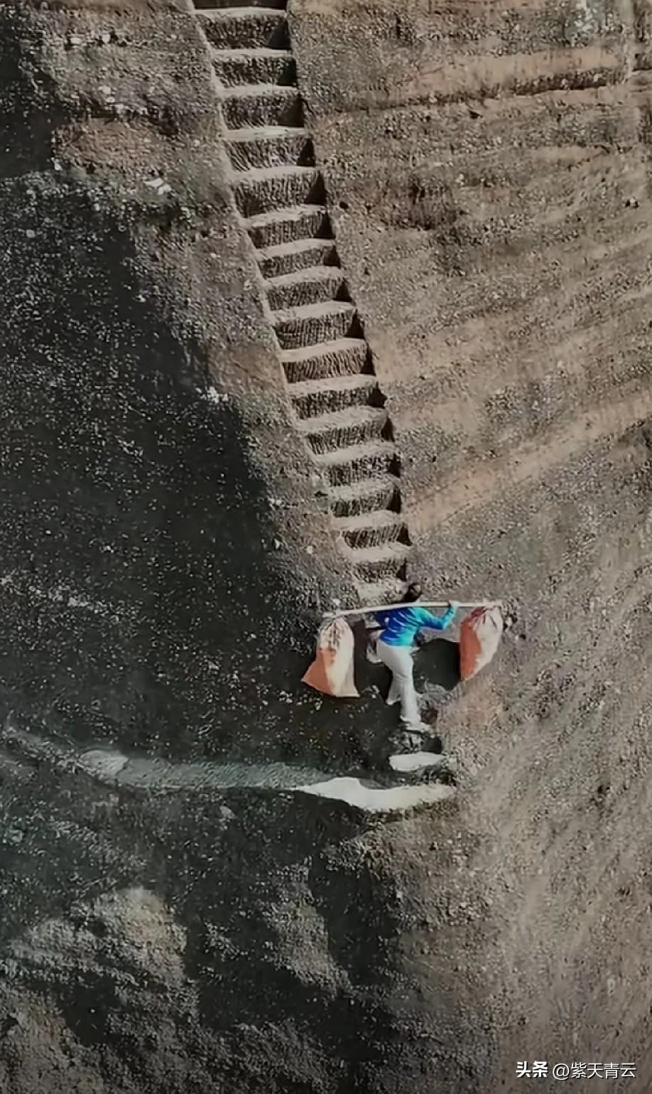 细节骗不了人，
如果坡度平缓，
伸手根本够不到前方的台阶。
只有足够陡峭时，
手